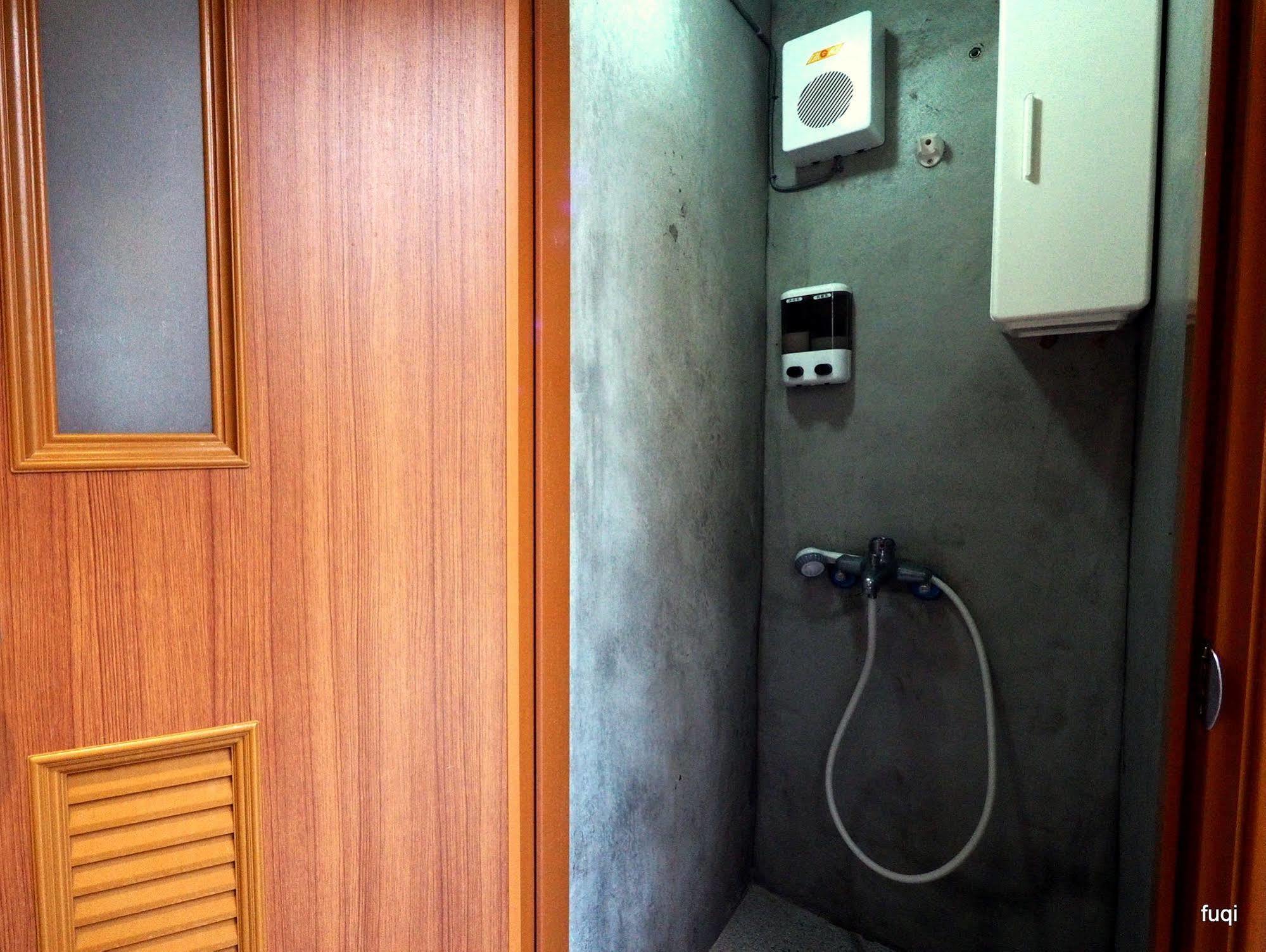 Fuqi Hostel - Heping Tainan Exterior foto